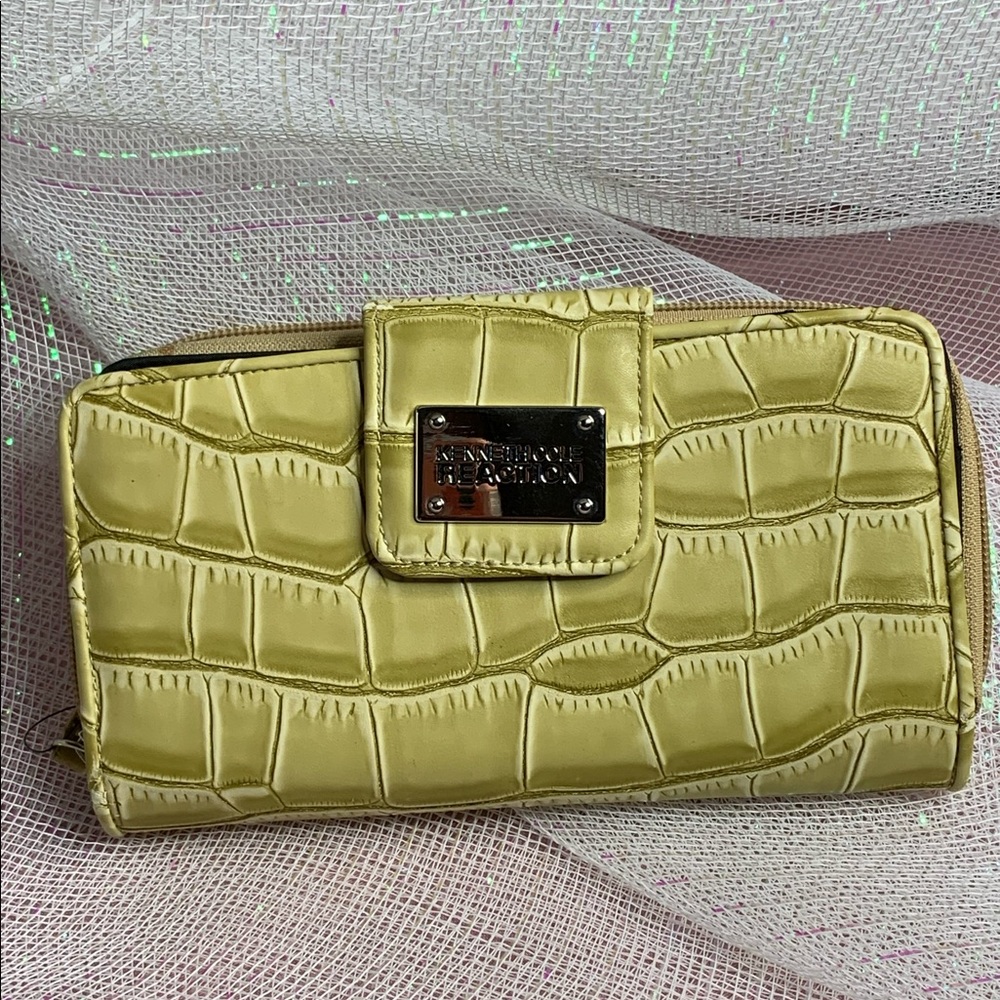 🆕 Kenneth Cole Reaction Clutch Wallet